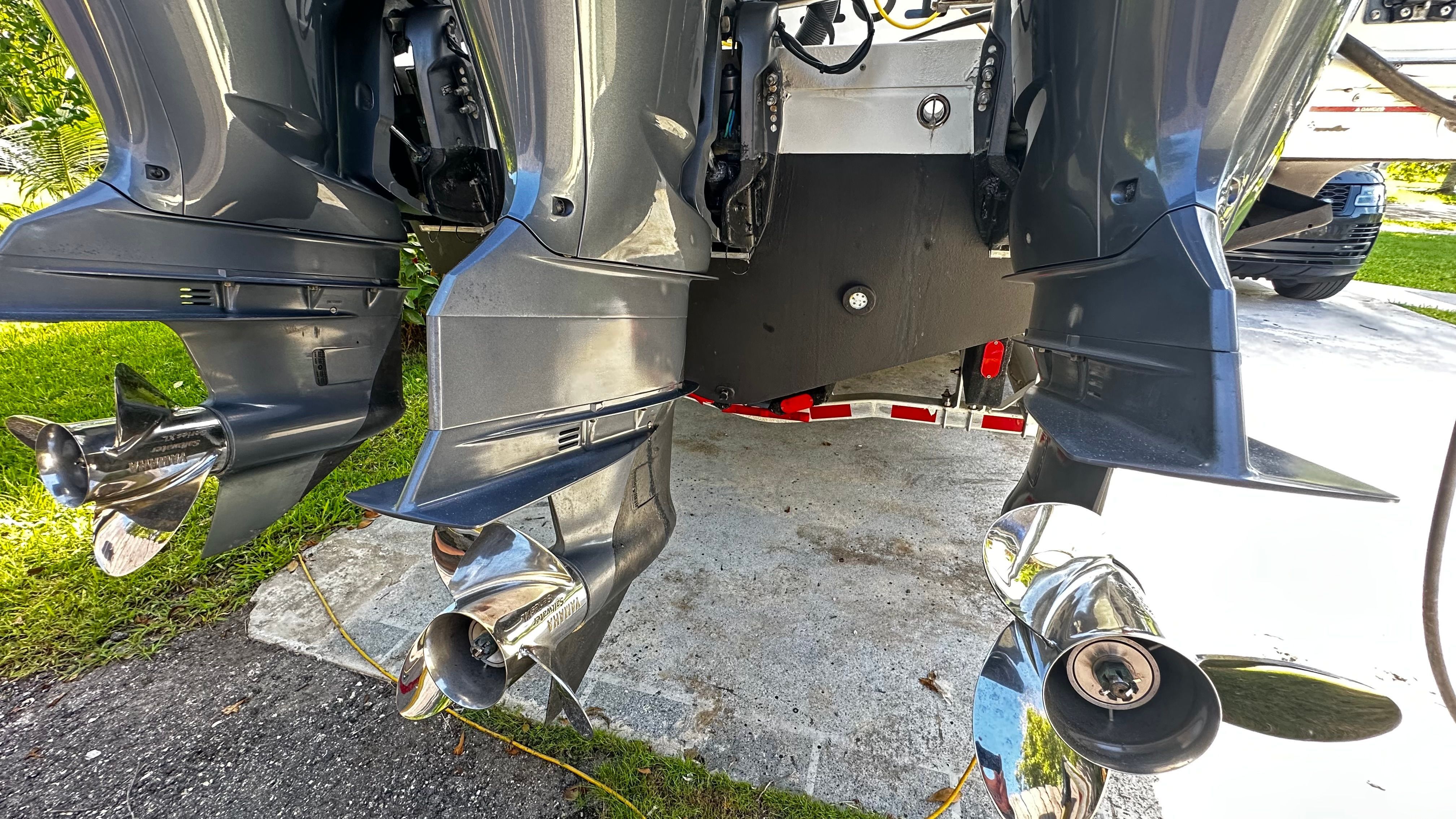2009 Everglades 365 Center Console - 121