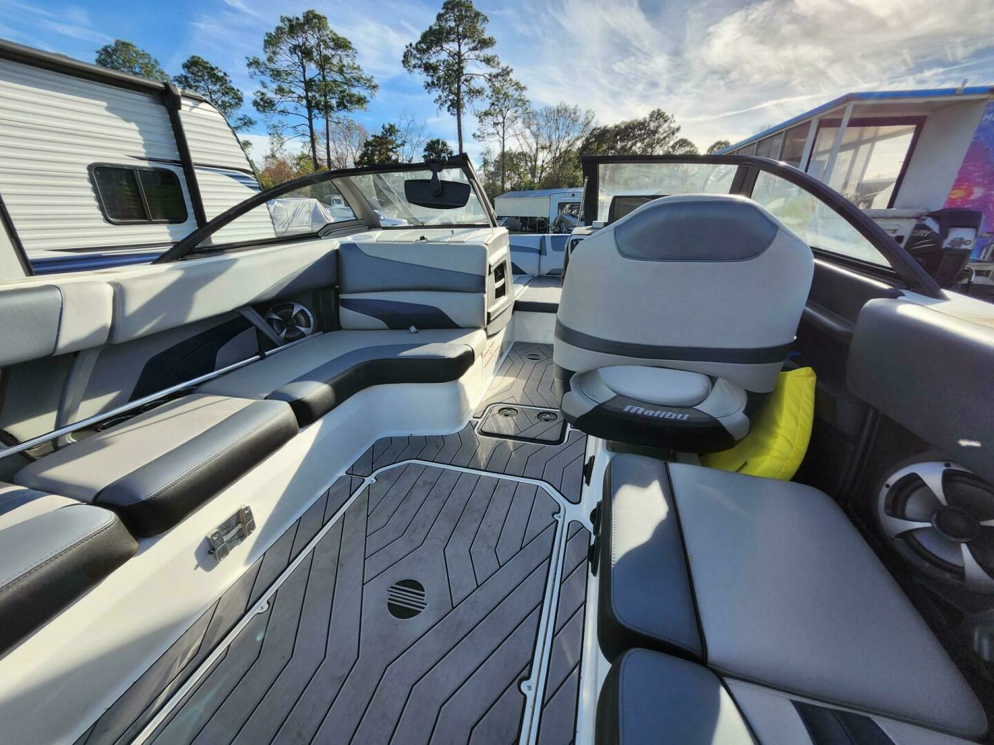 2018 Malibu Wakesetter 24 MXZ - Image 6