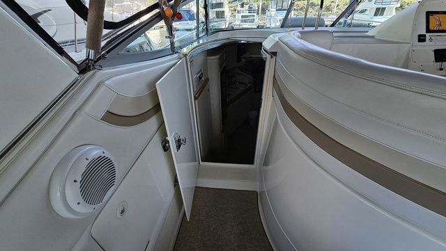 1996 Cruisers Yachts 3570 Esprit - 17