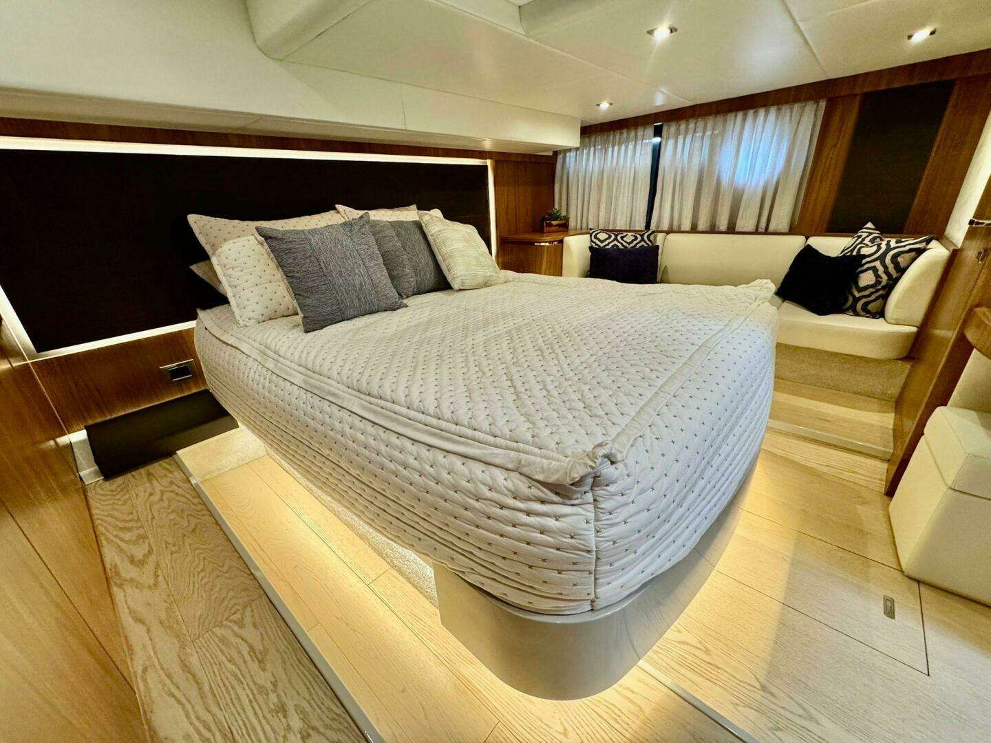 2016 Absolute 45 Sport Yacht - Image 78
