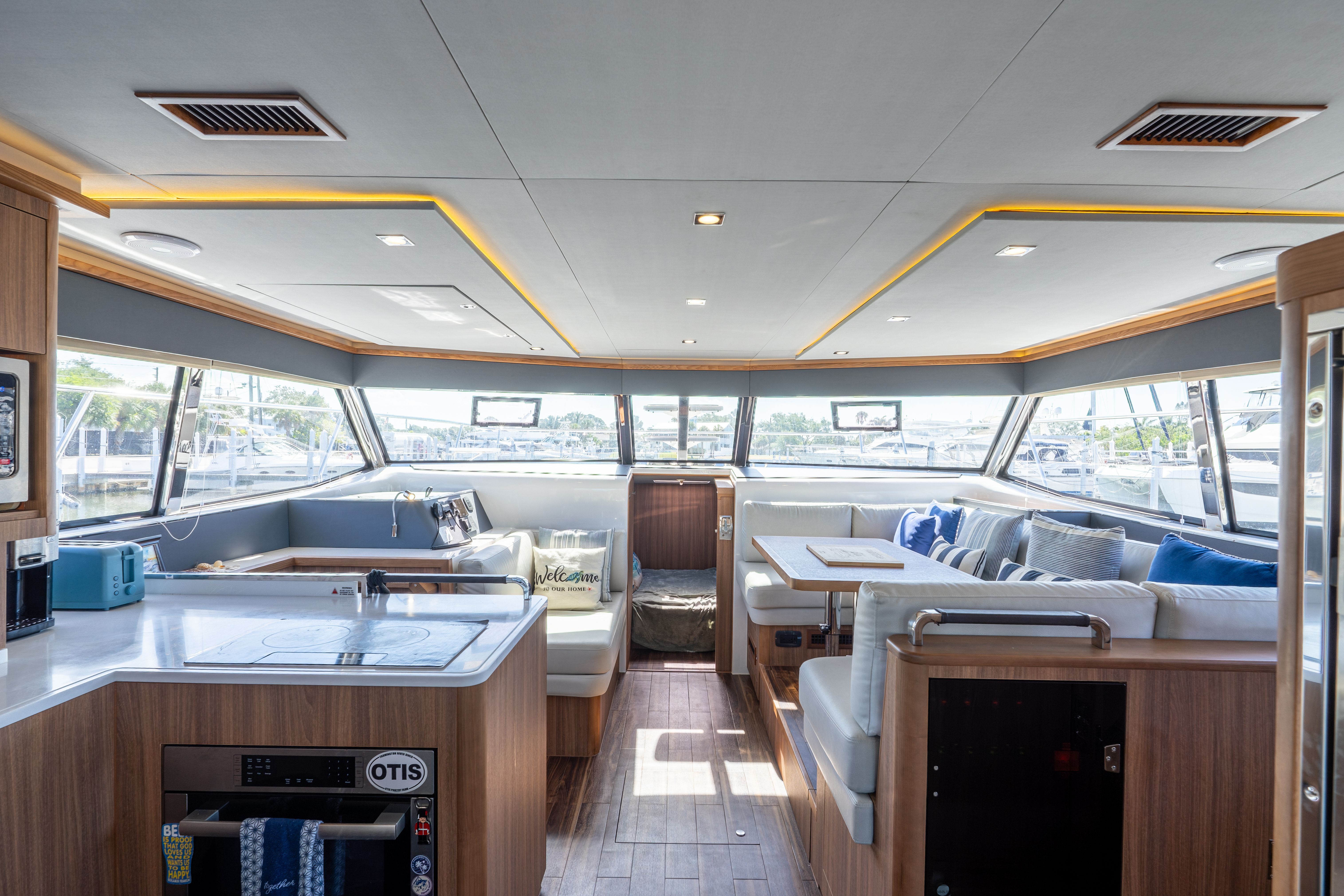 2025 Aquila 42 Yacht - 17