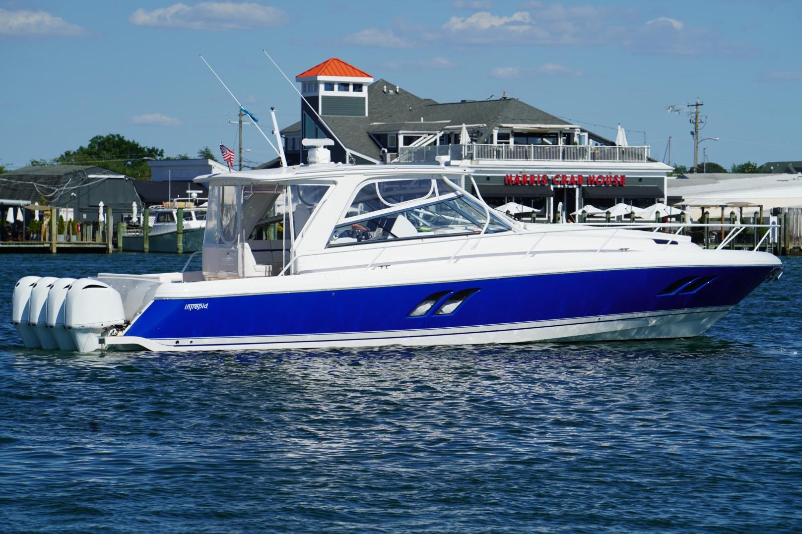 2017 Intrepid 475 Sport Yacht