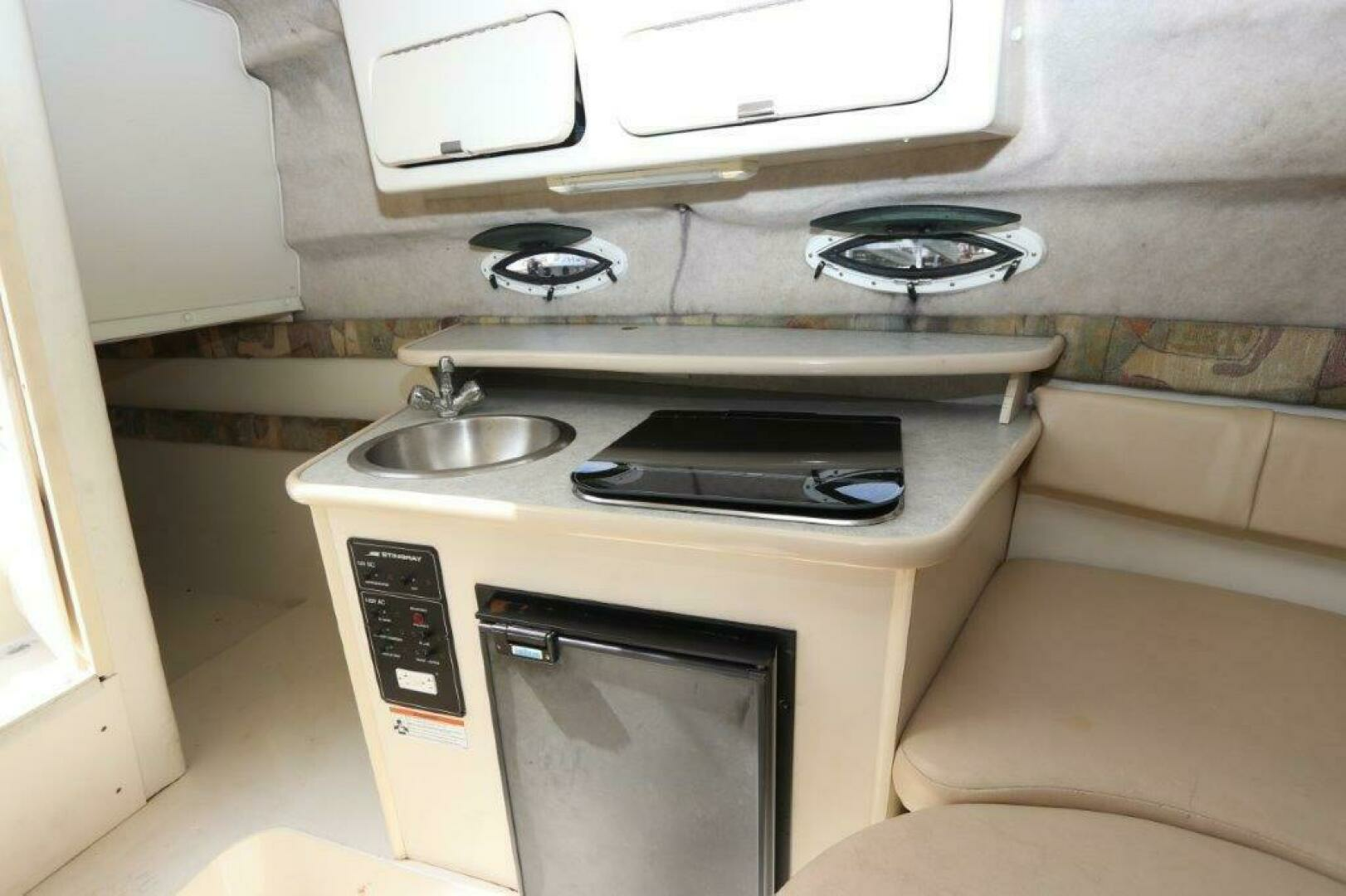 2006 Stingray 240 CS - Image 15
