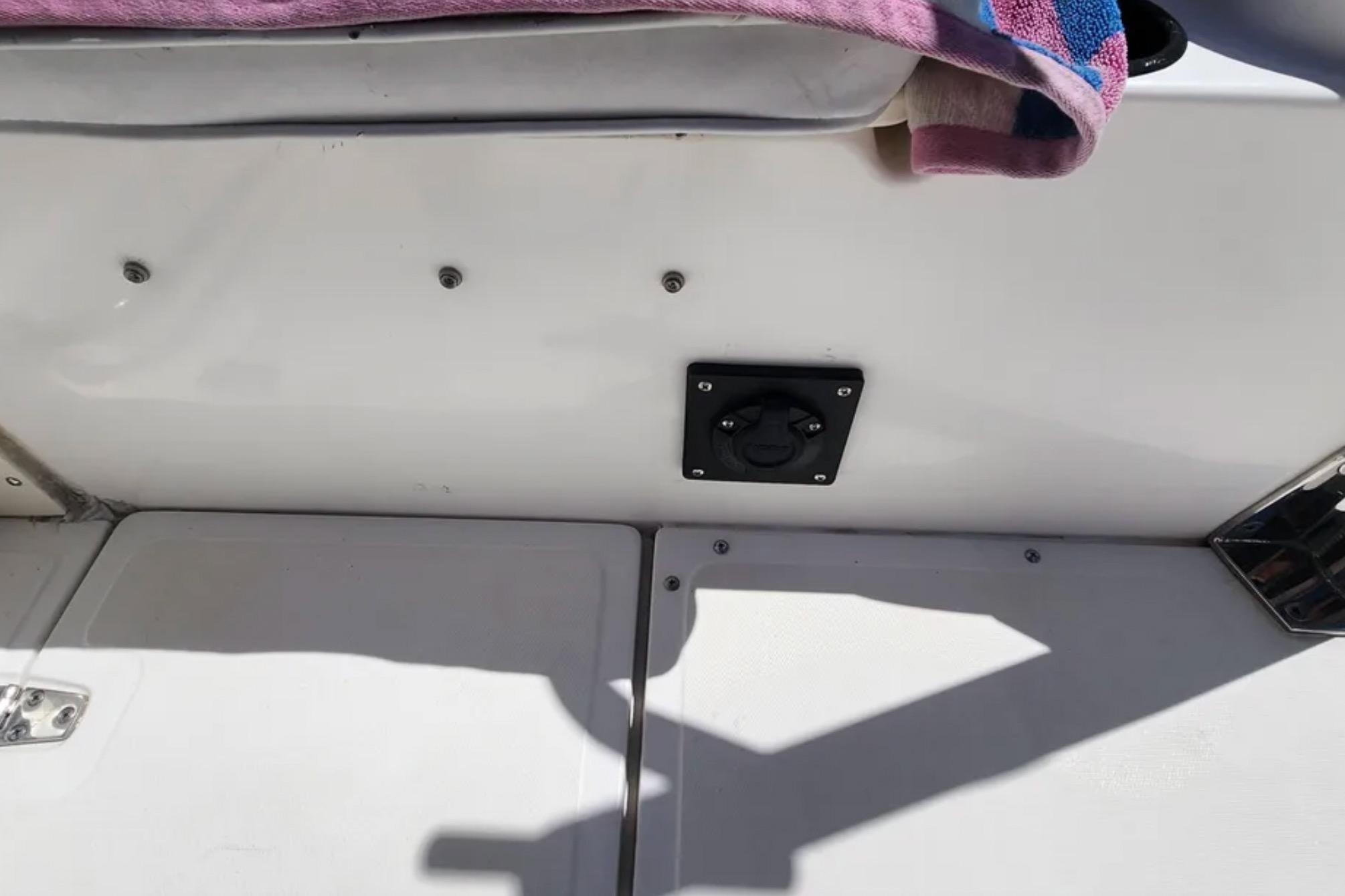 Interior view of a 2000 Boston Whaler 21 Conquest boat, featuring a clean white surface.