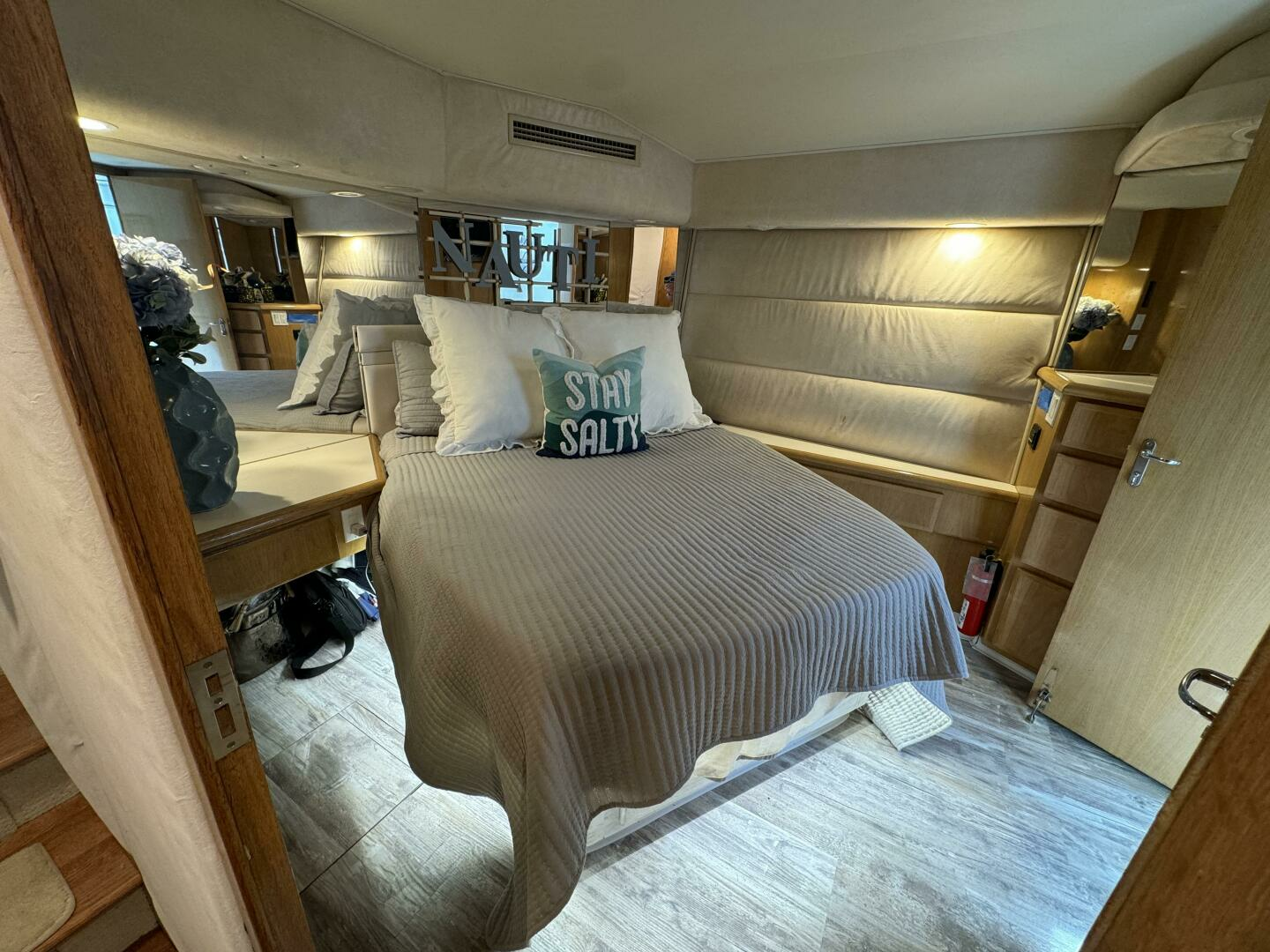 1994 Hatteras 54 Yacht - Image 36