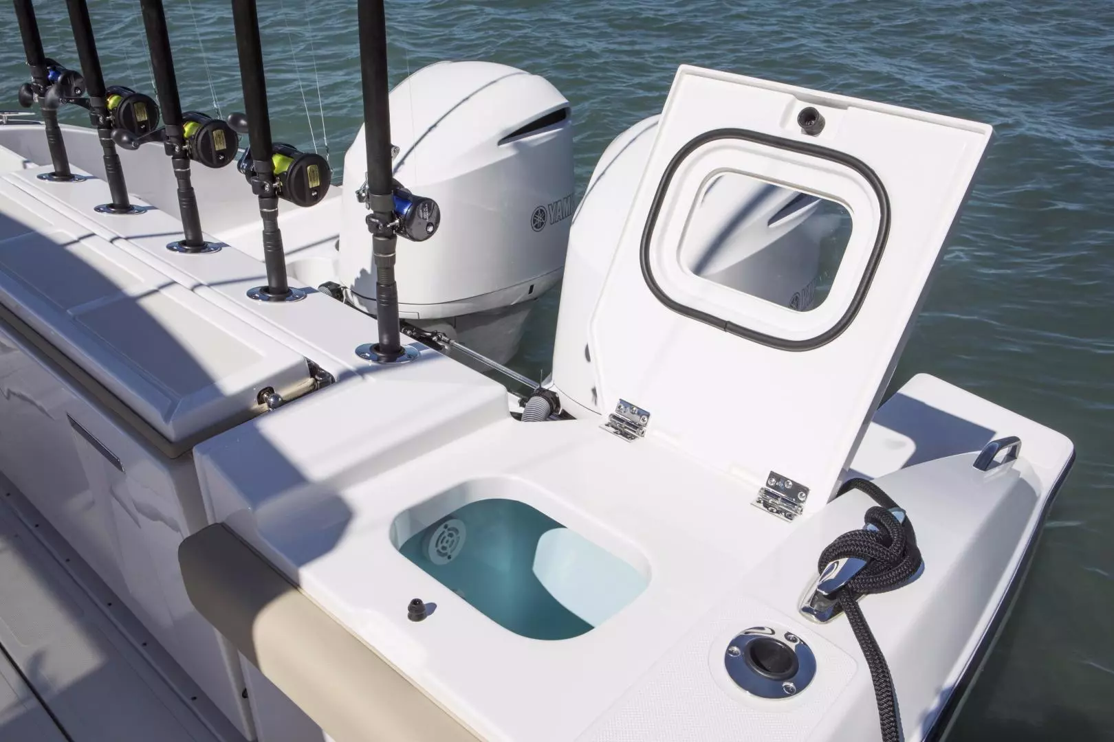 2021 Pursuit S328 - Image 18