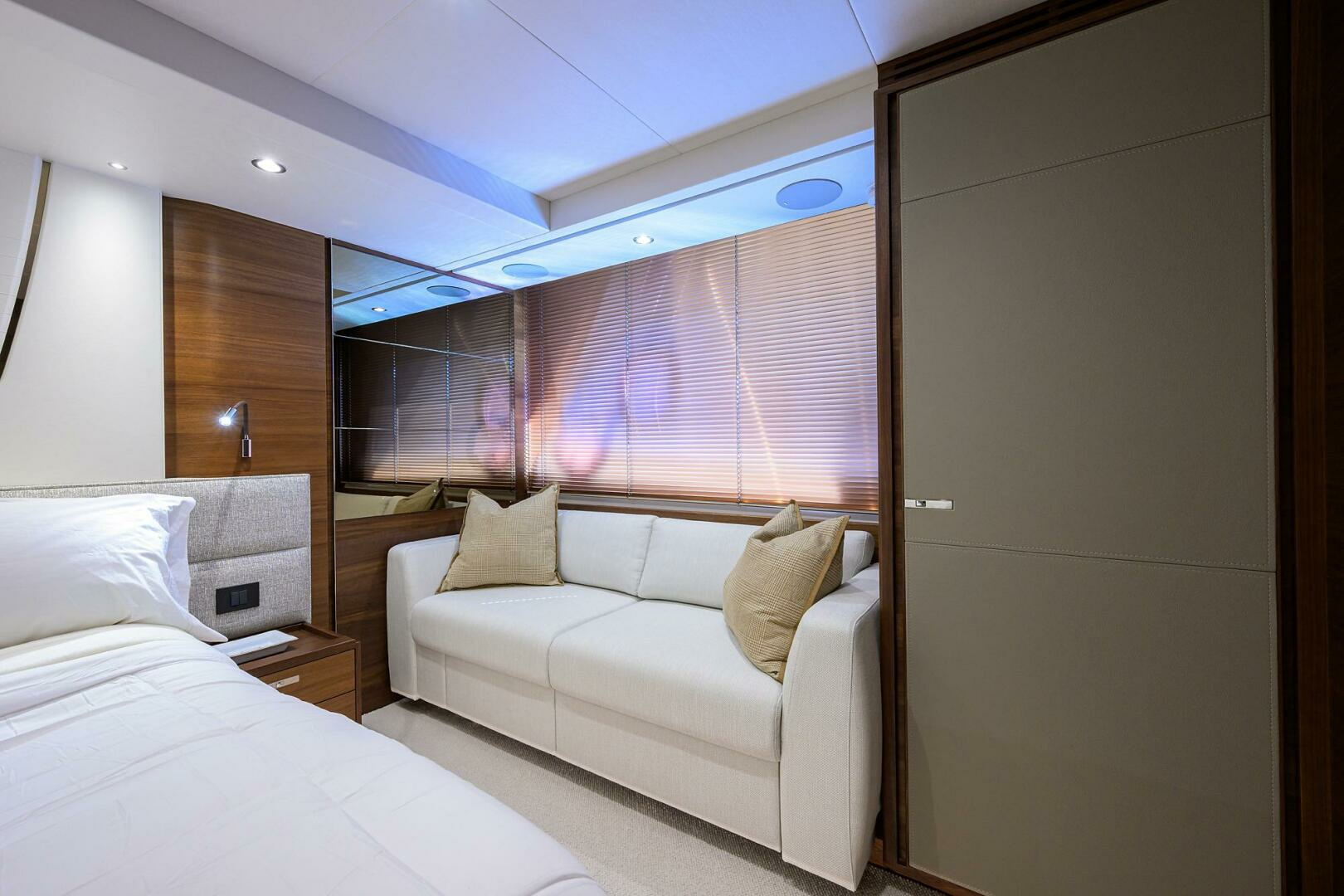 2021 Princess F70 - Image 41