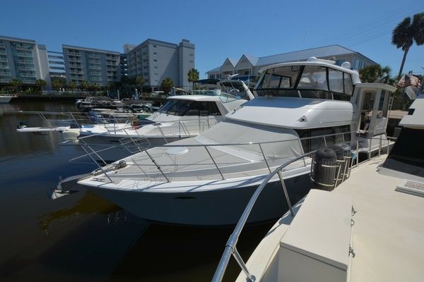 2000 Carver 504 Cockpit Motoryacht