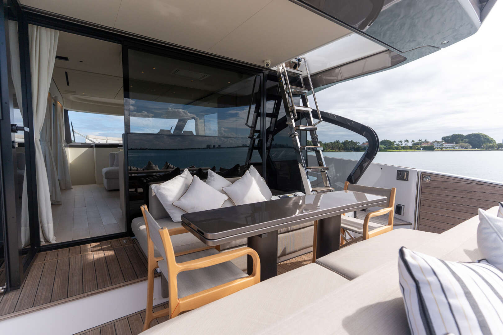 2026 Azimut Seadeck 6 - Image 25