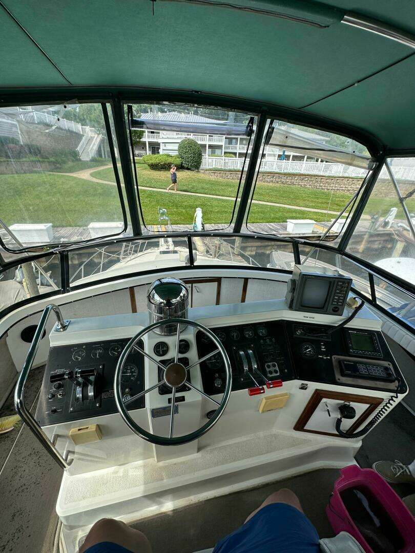 1991 Carver 3807 Aft Cabin - Image 13