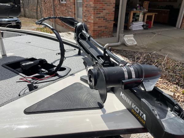 2021 Tracker Pro 195 XTE boat with Minn Kota Maxxum trolling motor.