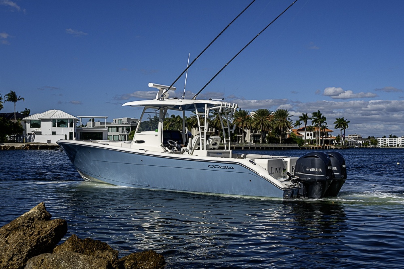 2021 Cobia 320 CC - Image 31