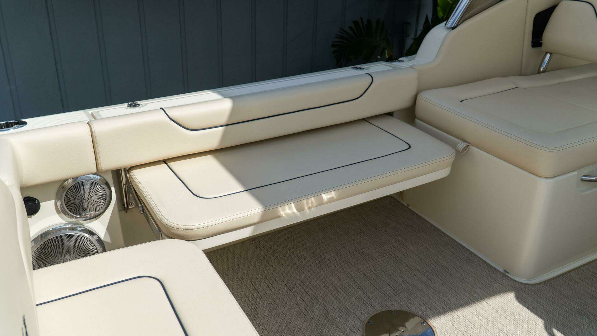 2025 Chris-Craft Calypso - Image 18