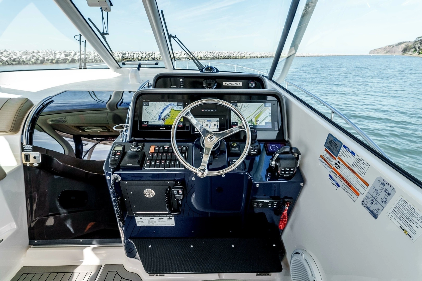 2018 Pursuit 385 Offshore - Image 24
