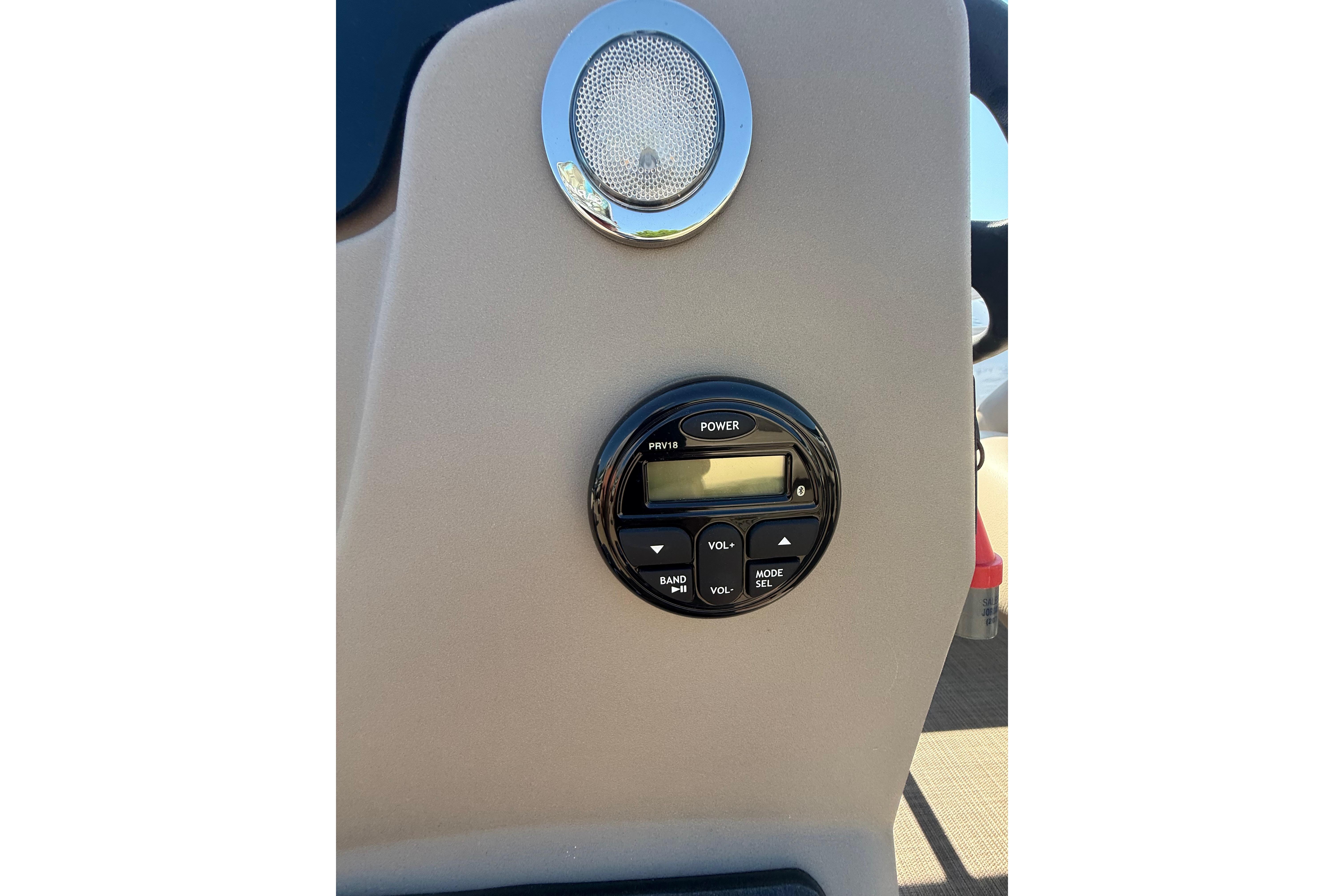 Control panel on 2021 Sun Tracker Bass Buggy 16 XL Select boat dashboard.