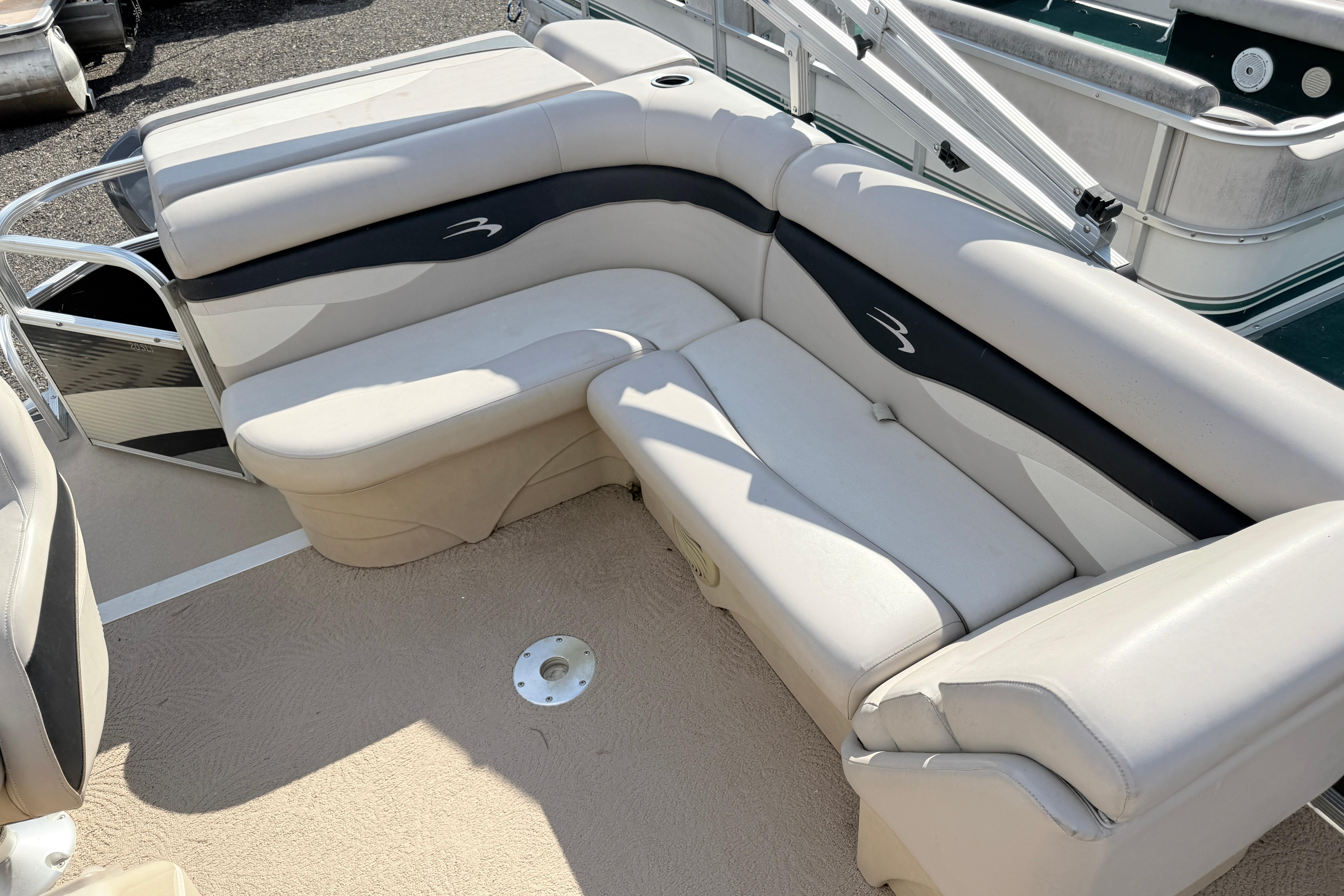2010 Bennington 20SLi boat interior with beige and black seating.