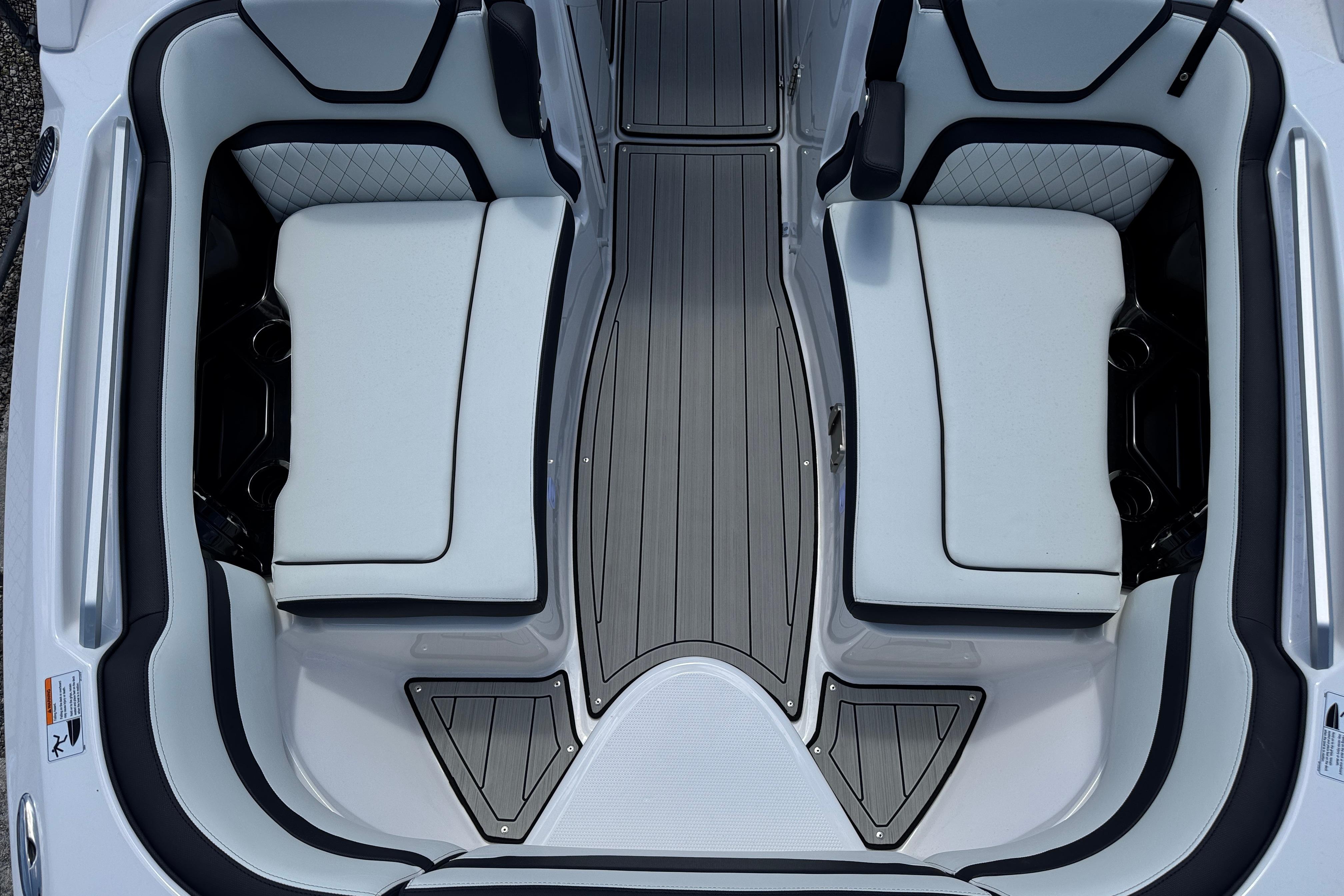 2026 Yamaha Boats 275SD interior seating with sleek, modern design and premium materials.