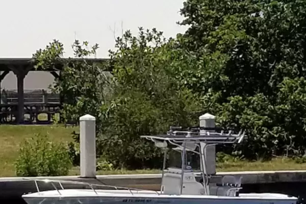 2006 Albemarle 242 Center Console