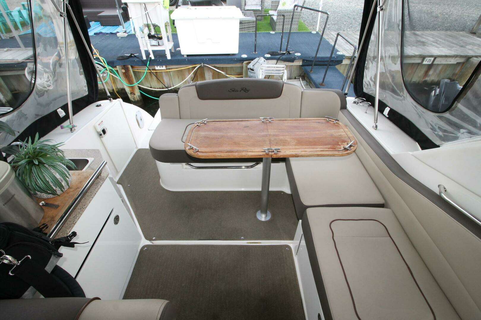 2015 Sea Ray 310 Sundancer - Image 5