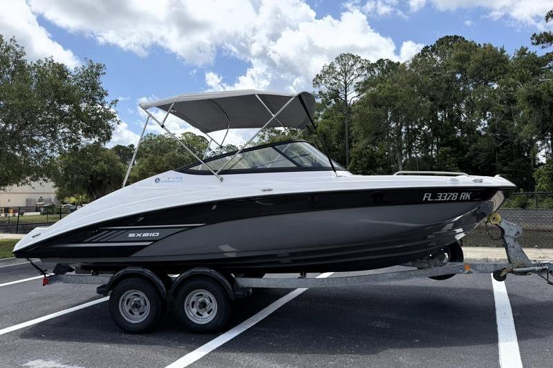 2017 Yamaha Boats SX210