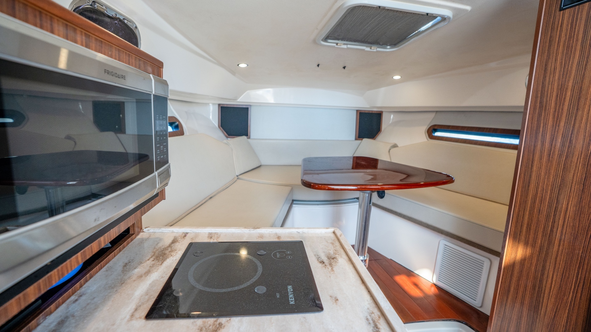 2018 Pursuit 325 OS - Image 29