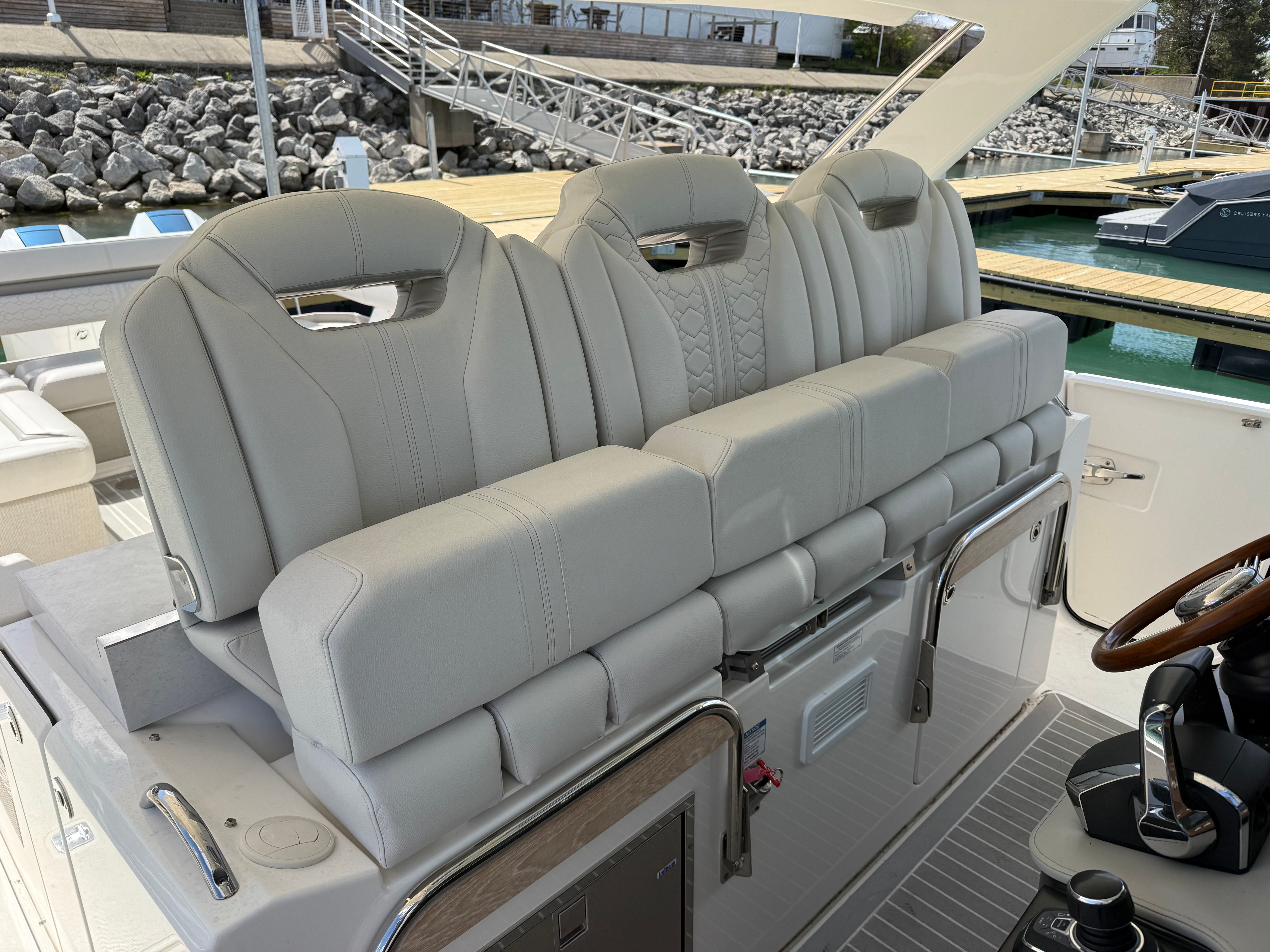 2024 Tiara Yachts 38 LS - 31