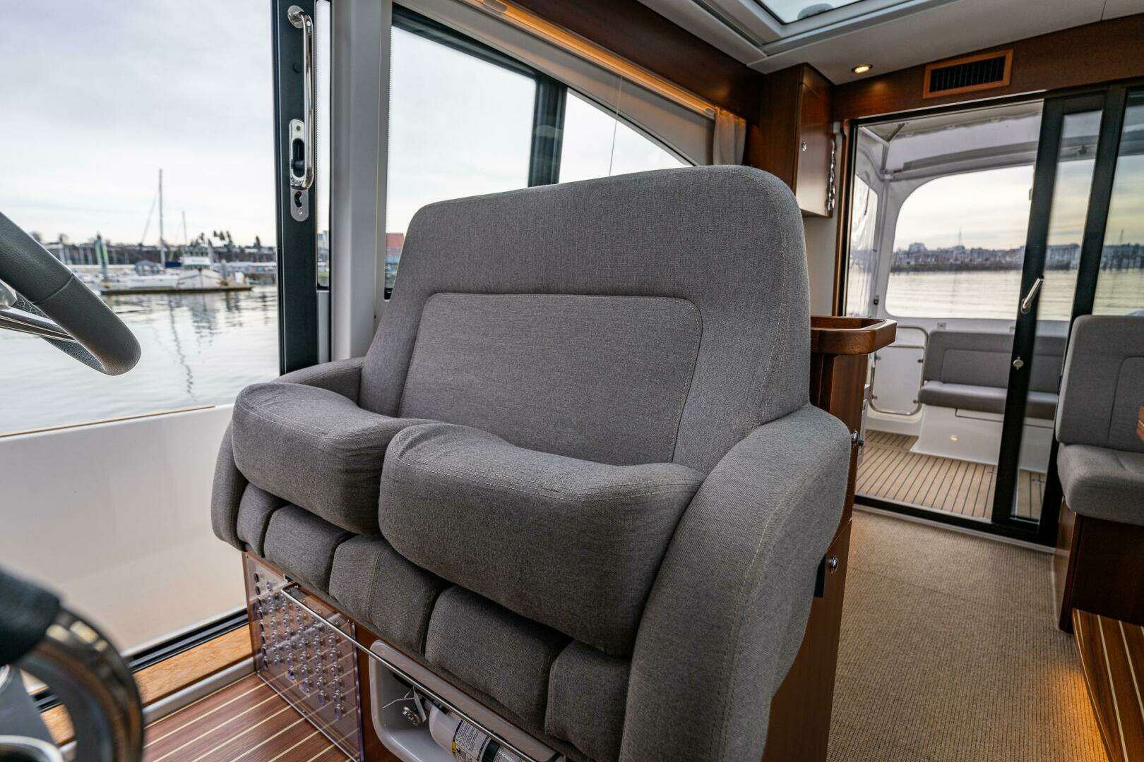 2023 Nimbus 405C - Image 23