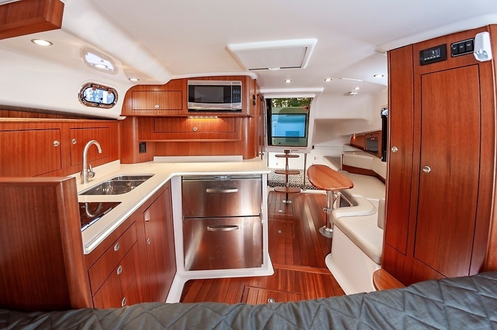 2015 Pursuit 385 OS - Image 29