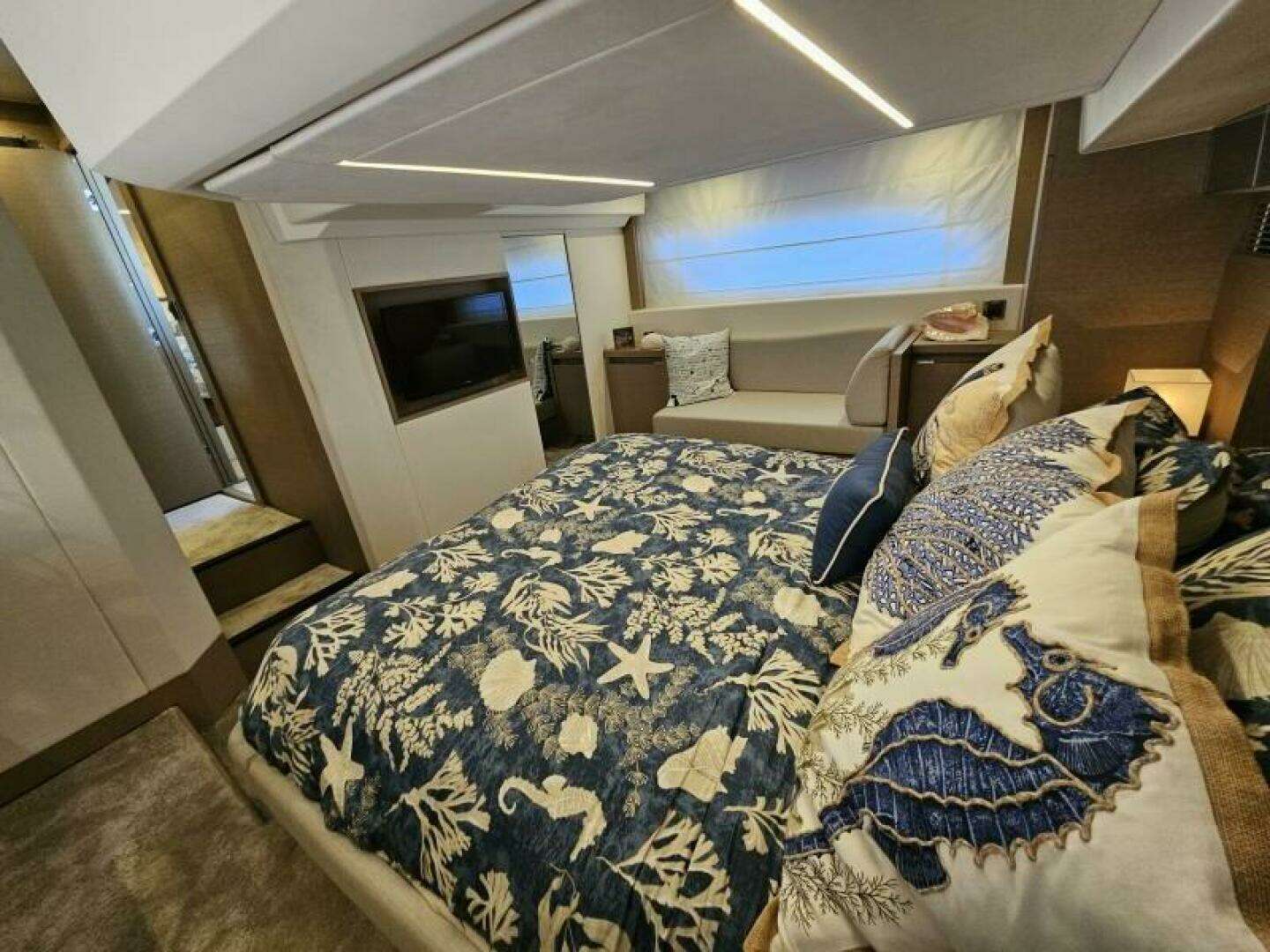 2018 Prestige 460 Fly - Image 13