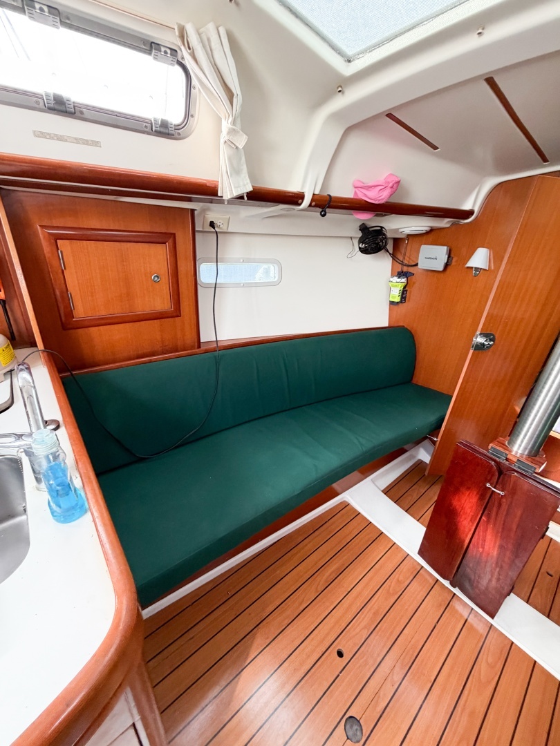2007 Beneteau 323 - Image 23