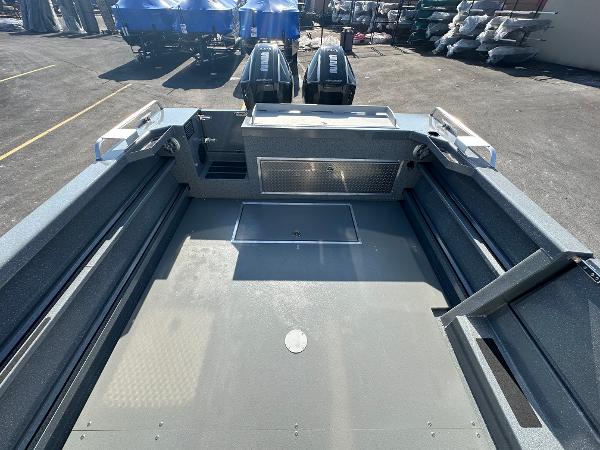 2024 Spartan 260 Maximus Pro XL boat interior with dual outboard motors.
