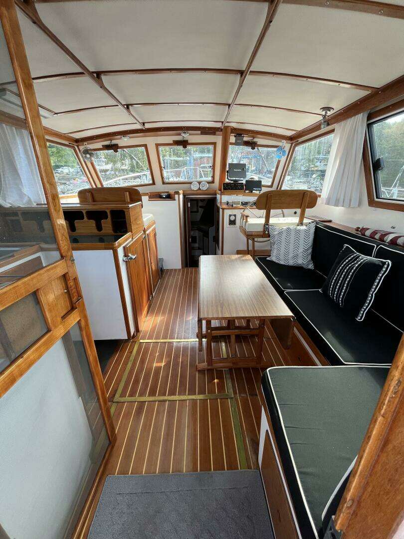 1986 Wilbur Flybridge Cruiser - Image 20