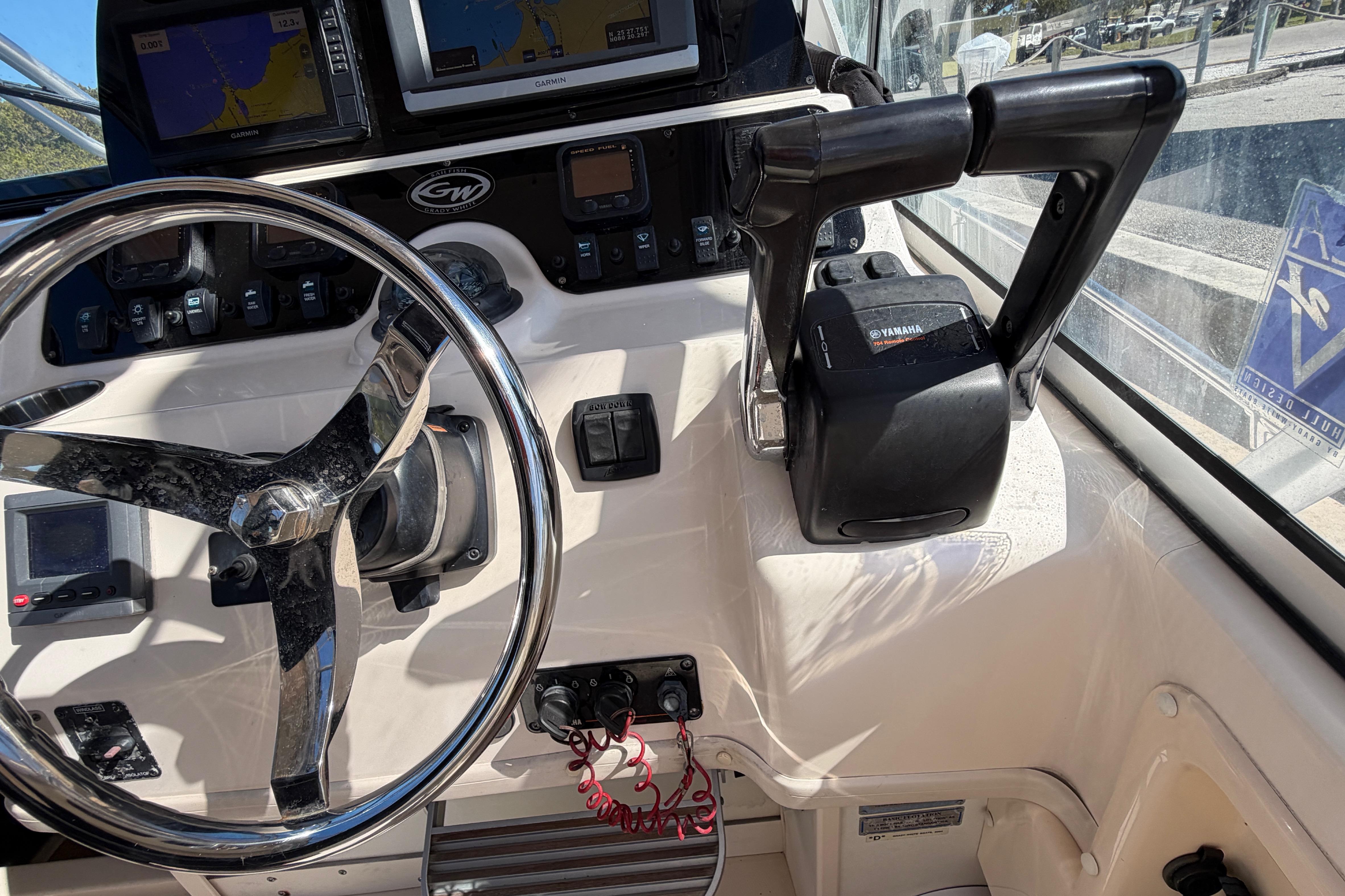 2006 Grady-White Sailfish 282 helm with steering wheel, Yamaha controls, and navigation displays.