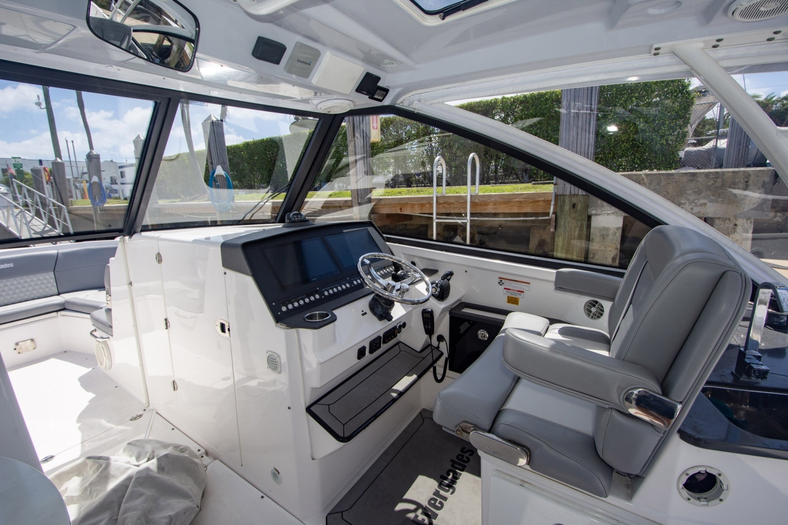 2019 Everglades 340 Dual Console - Image 10
