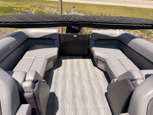 2025 Bennington M Quad Bench 24 MFB Tritoon - 18