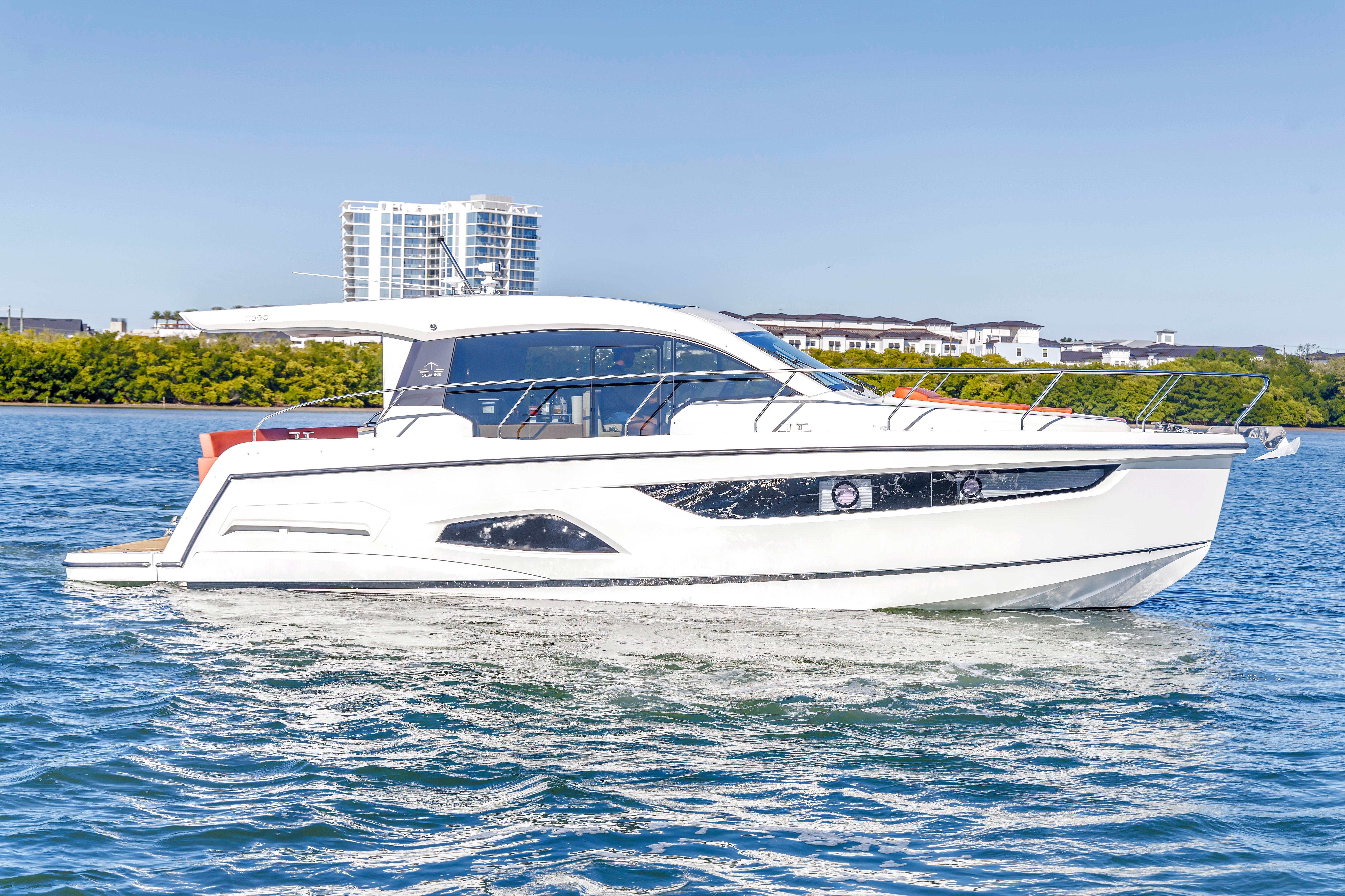 2020 Sealine C390