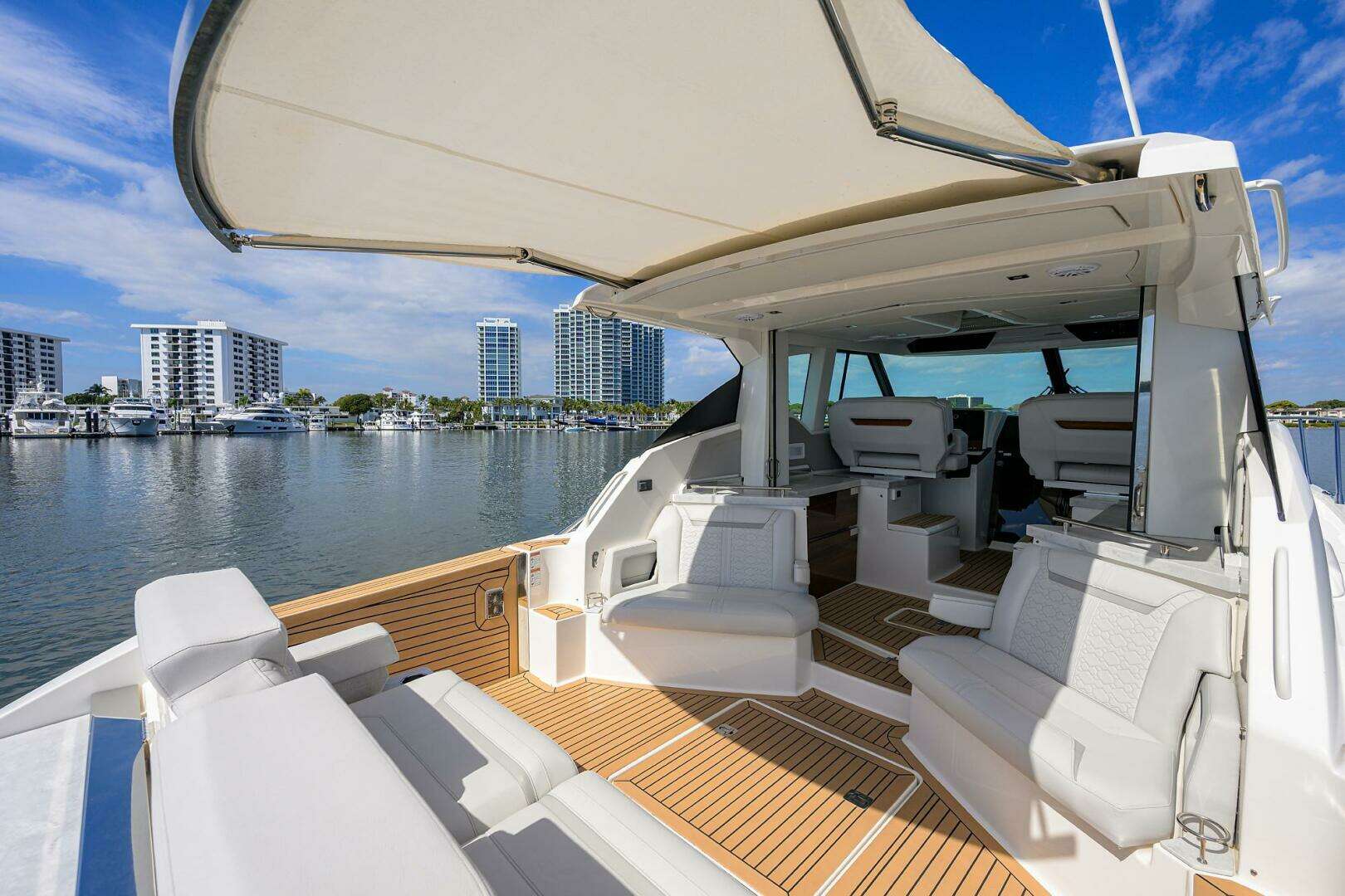 2022 Tiara Yachts 43 LE - Image 40