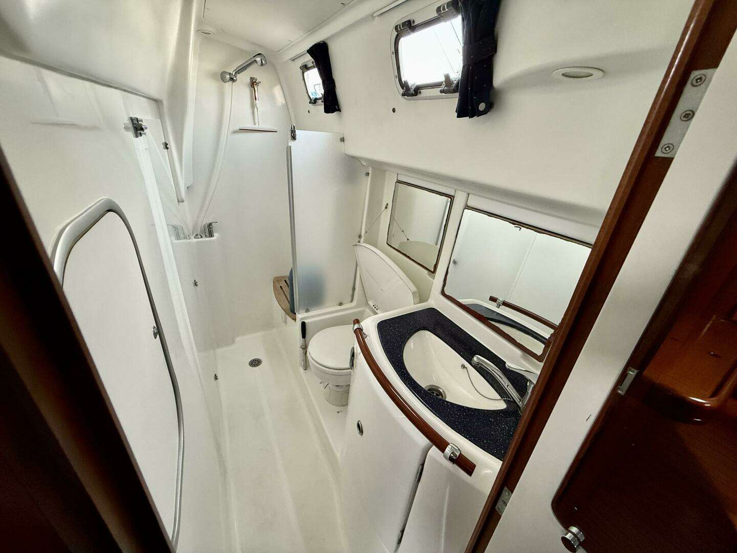 2003 Beneteau — - Image 42