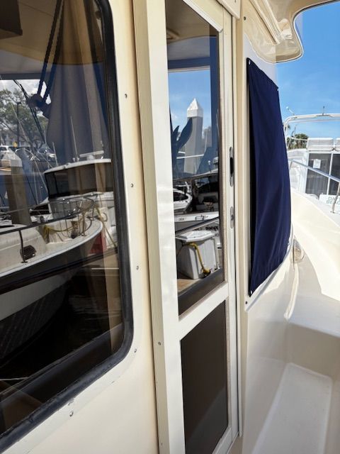 2005 Mainship 400 Trawler - 36