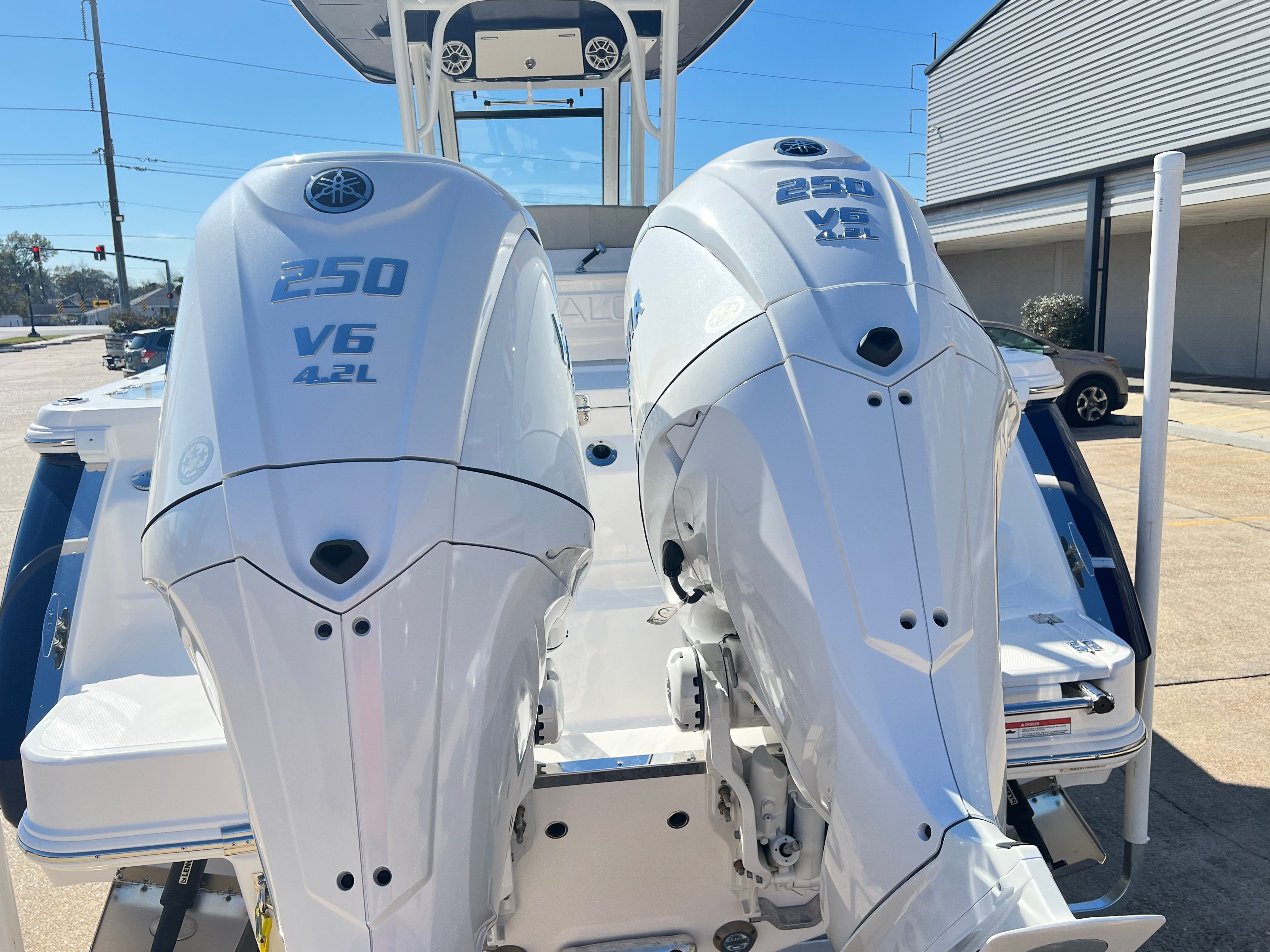 2026 Robalo R270 Center Console - 29