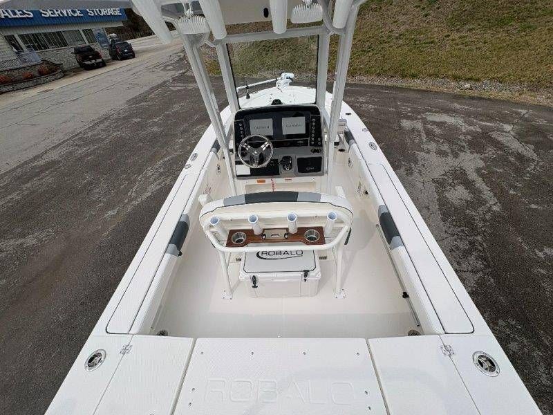 2026 Robalo 246 Cayman - 94