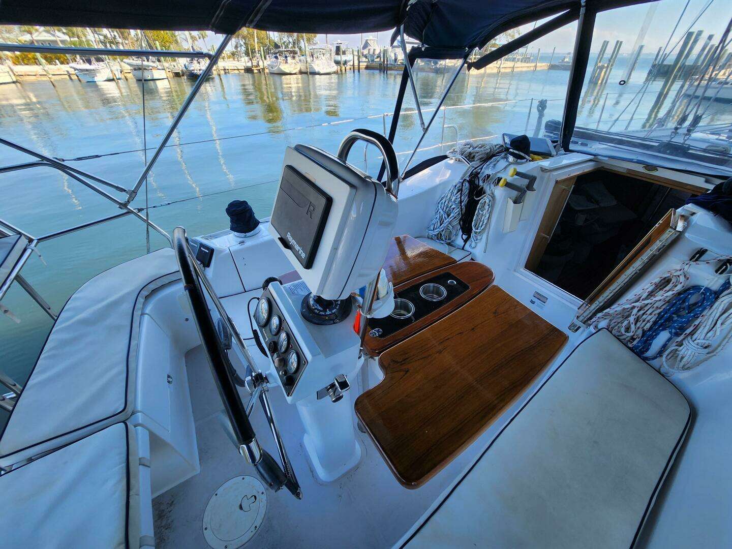 2012 Catalina 355 - Image 13