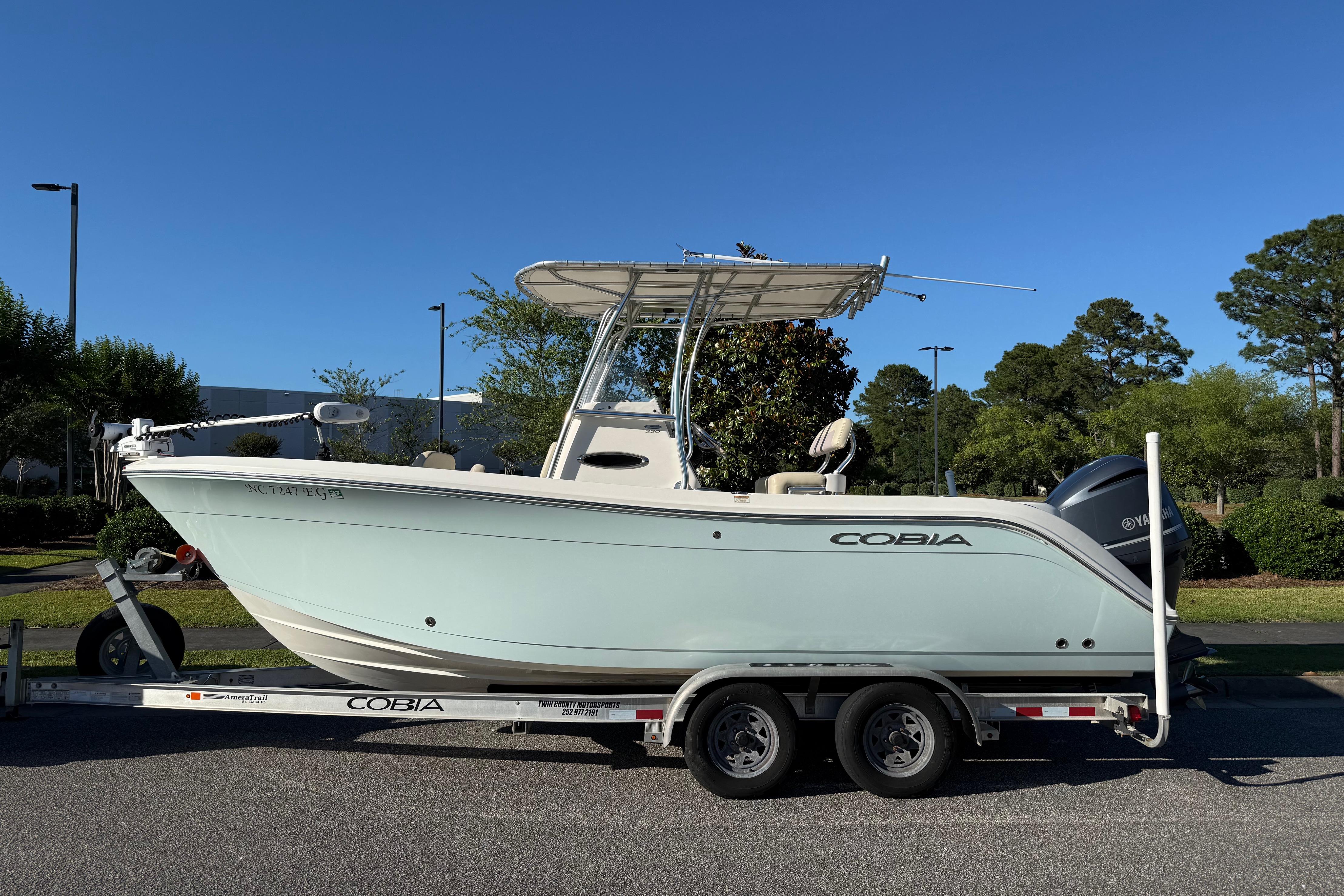2018 Cobia 220 Center Console