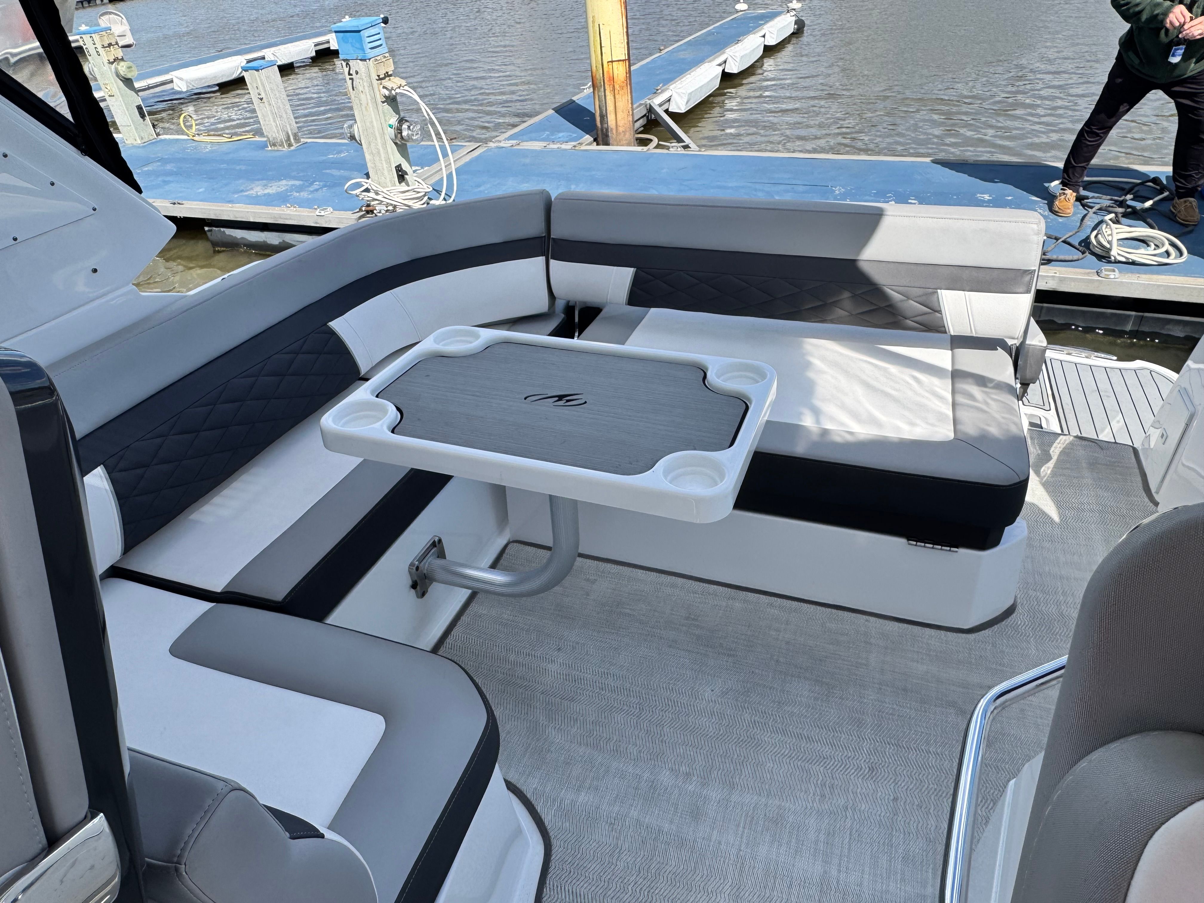 2021 Monterey 335 Sport Yacht - 6
