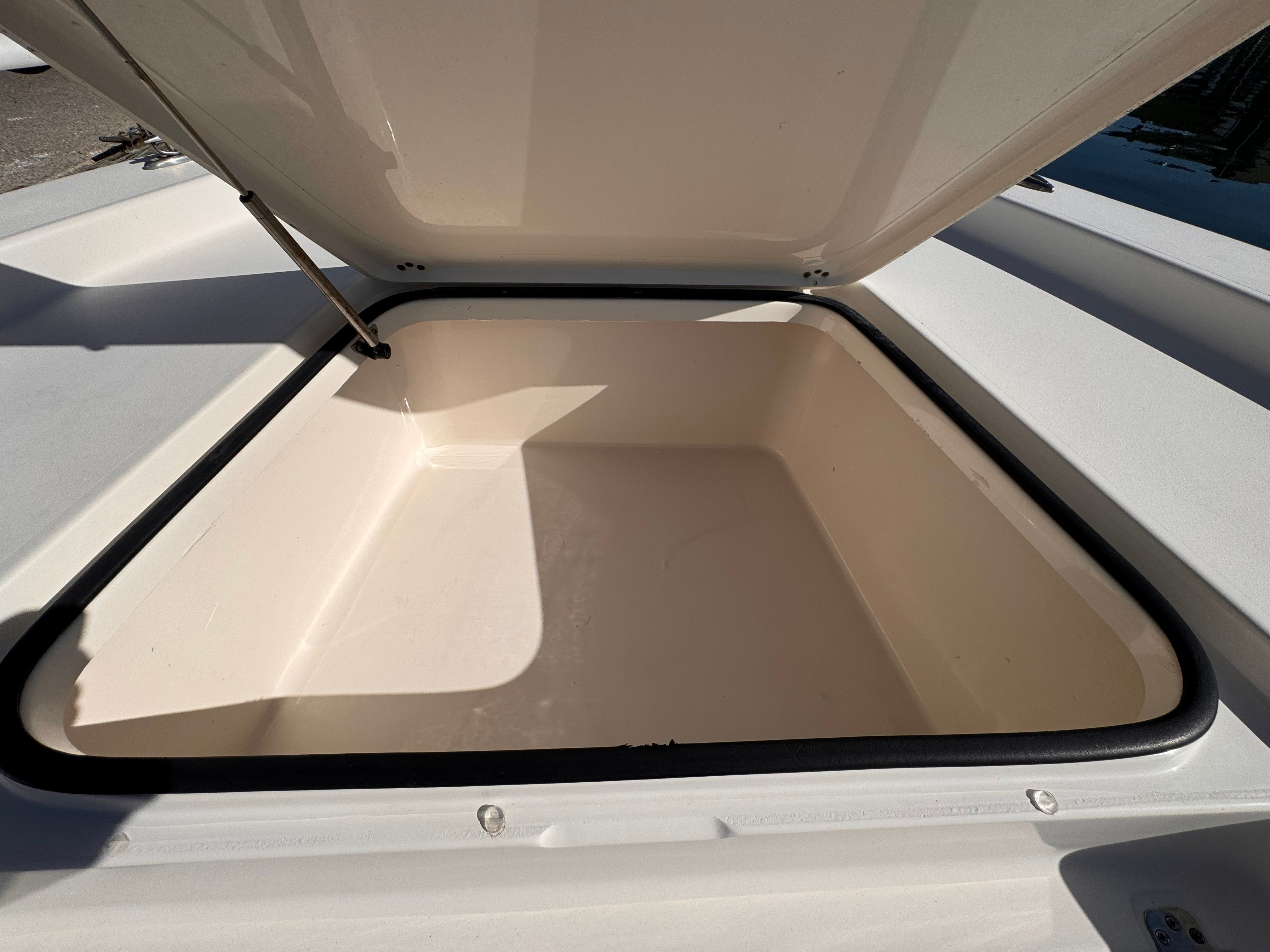 2018 Avenger AV26 - 12