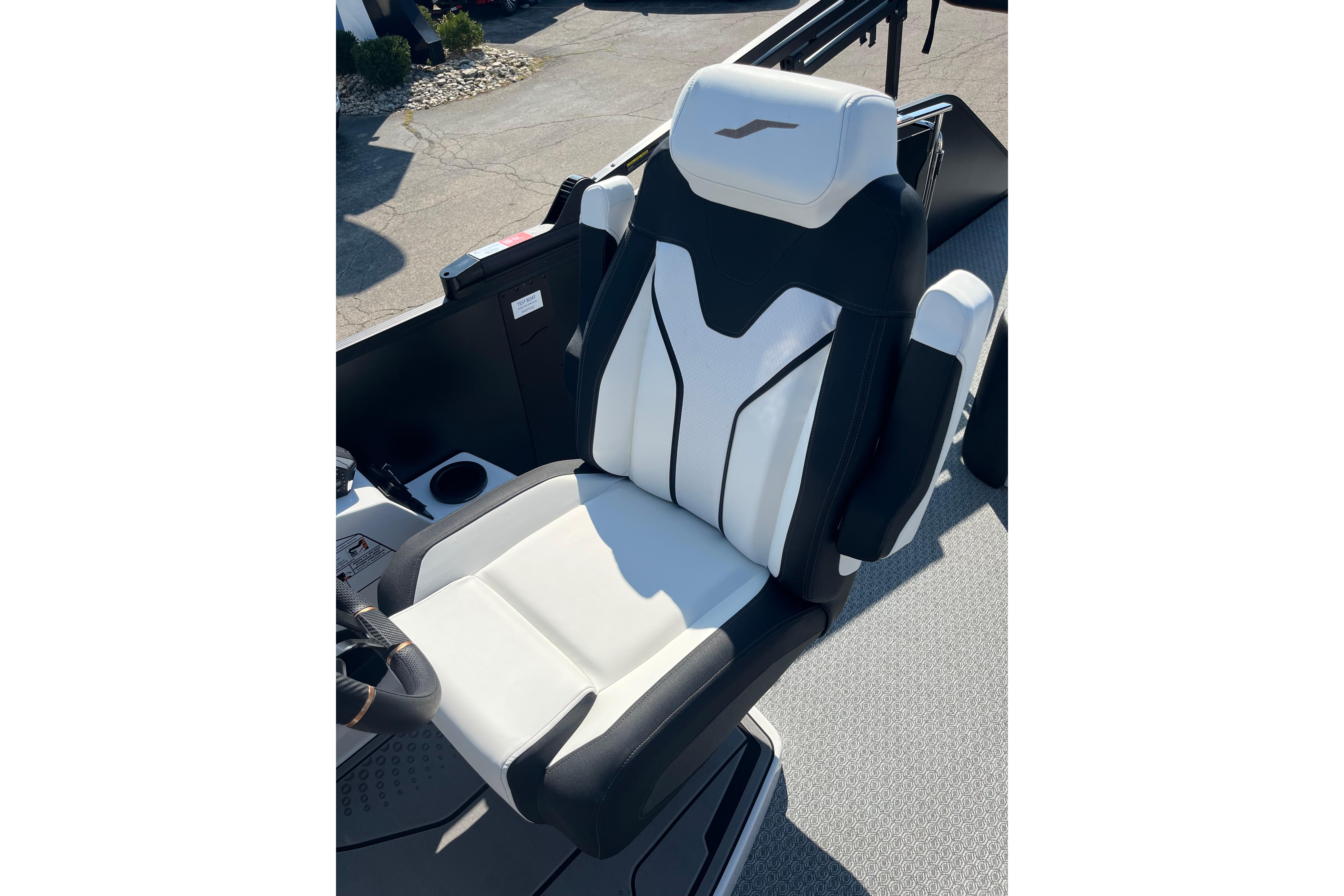 Luxurious Evotti 725CS 2026 boat seat with sleek black and white design.