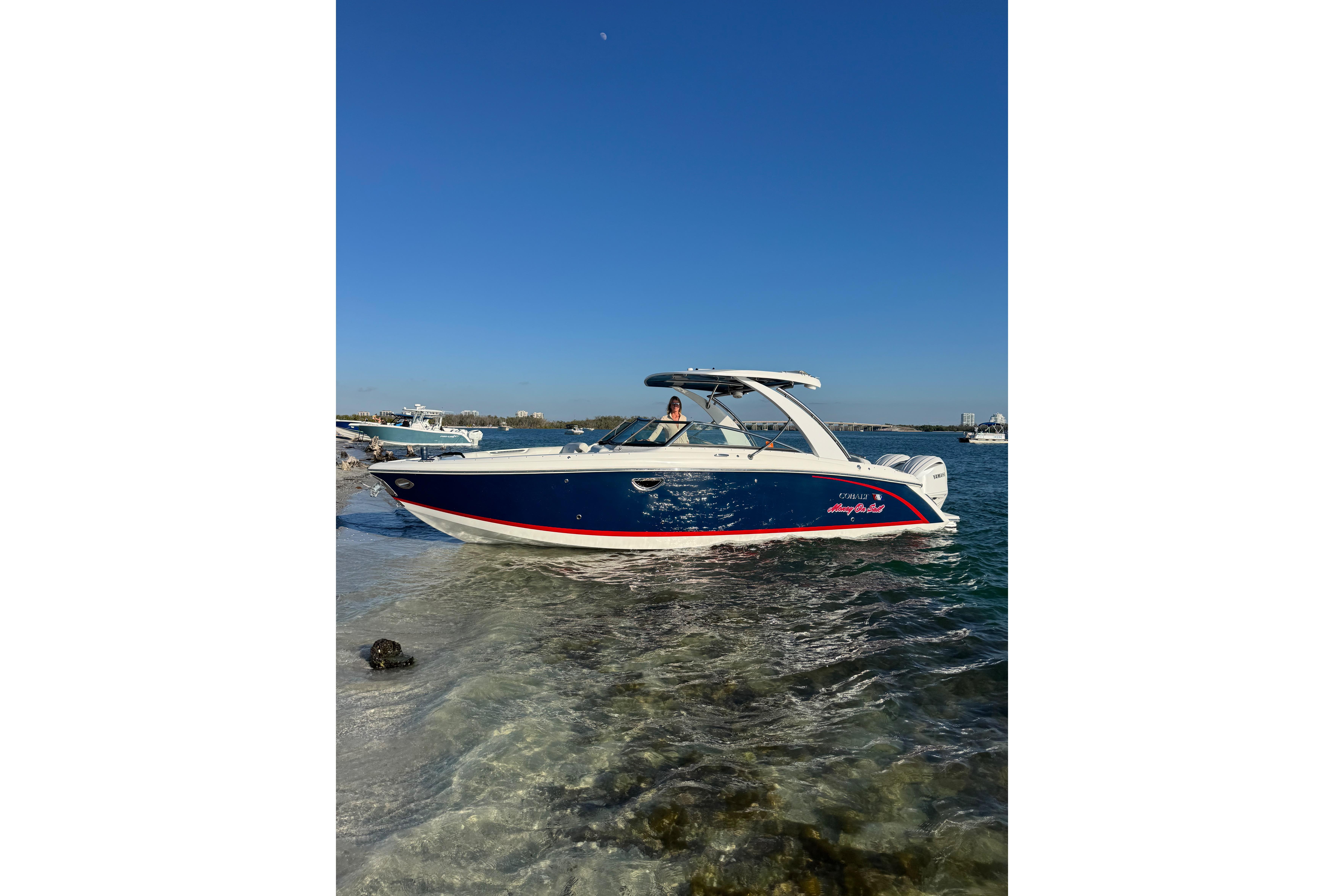 2023 Cobalt 30SC Outboard