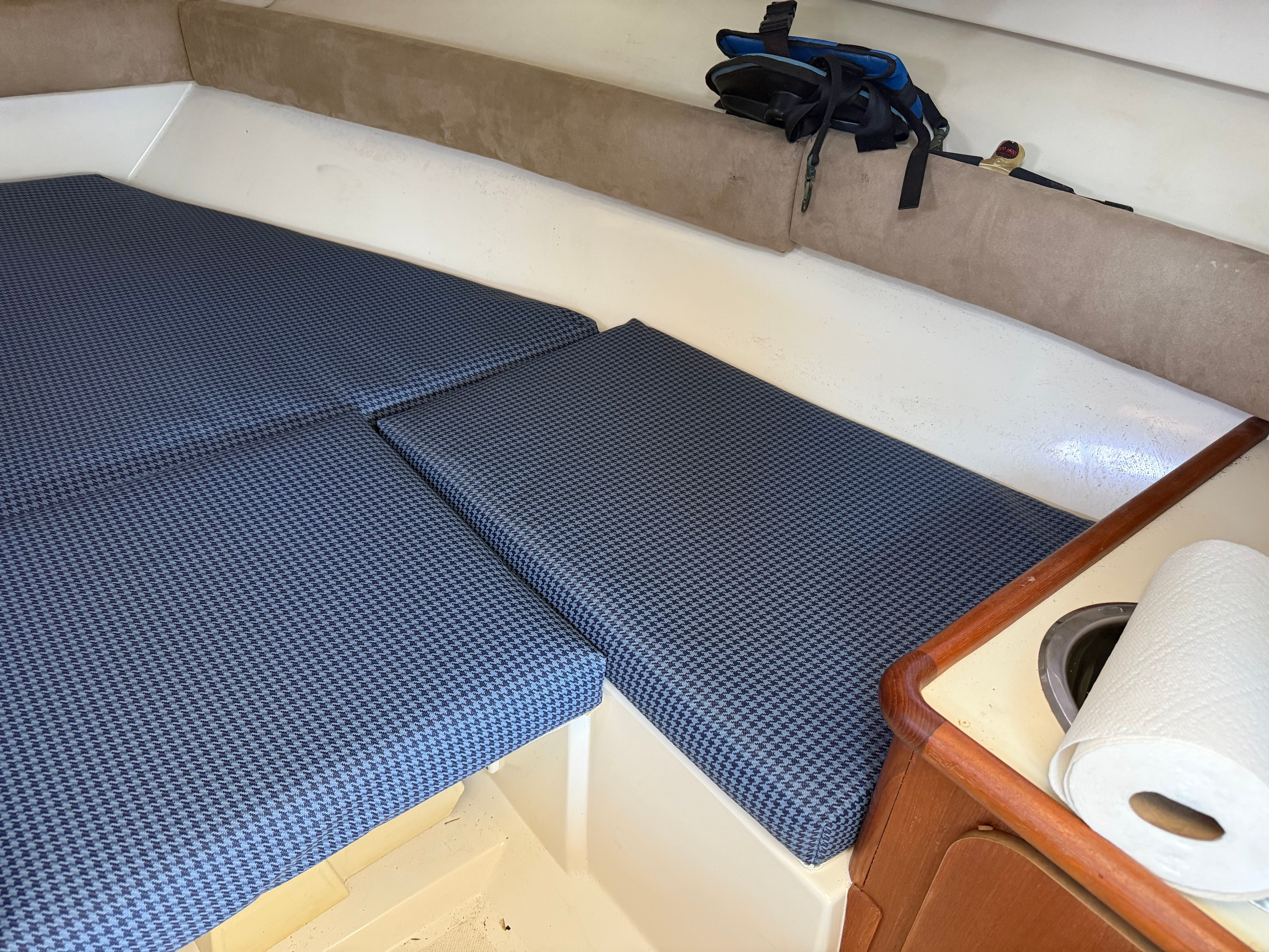 2005 Pursuit 2570 Offshore - 42