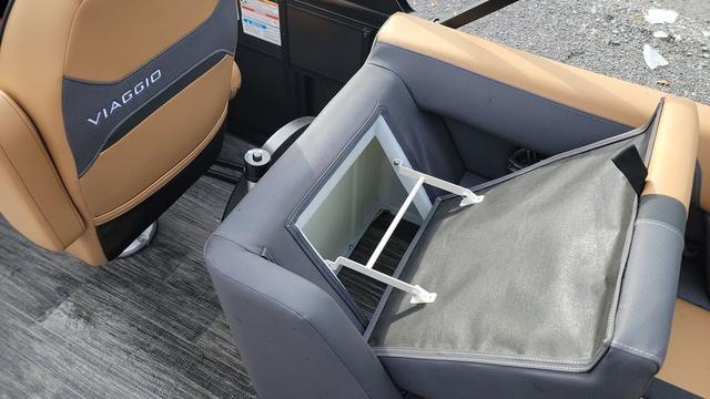 2025 Viaggio LAGO X 22U Tri-Toon (25" Tubes) - 27