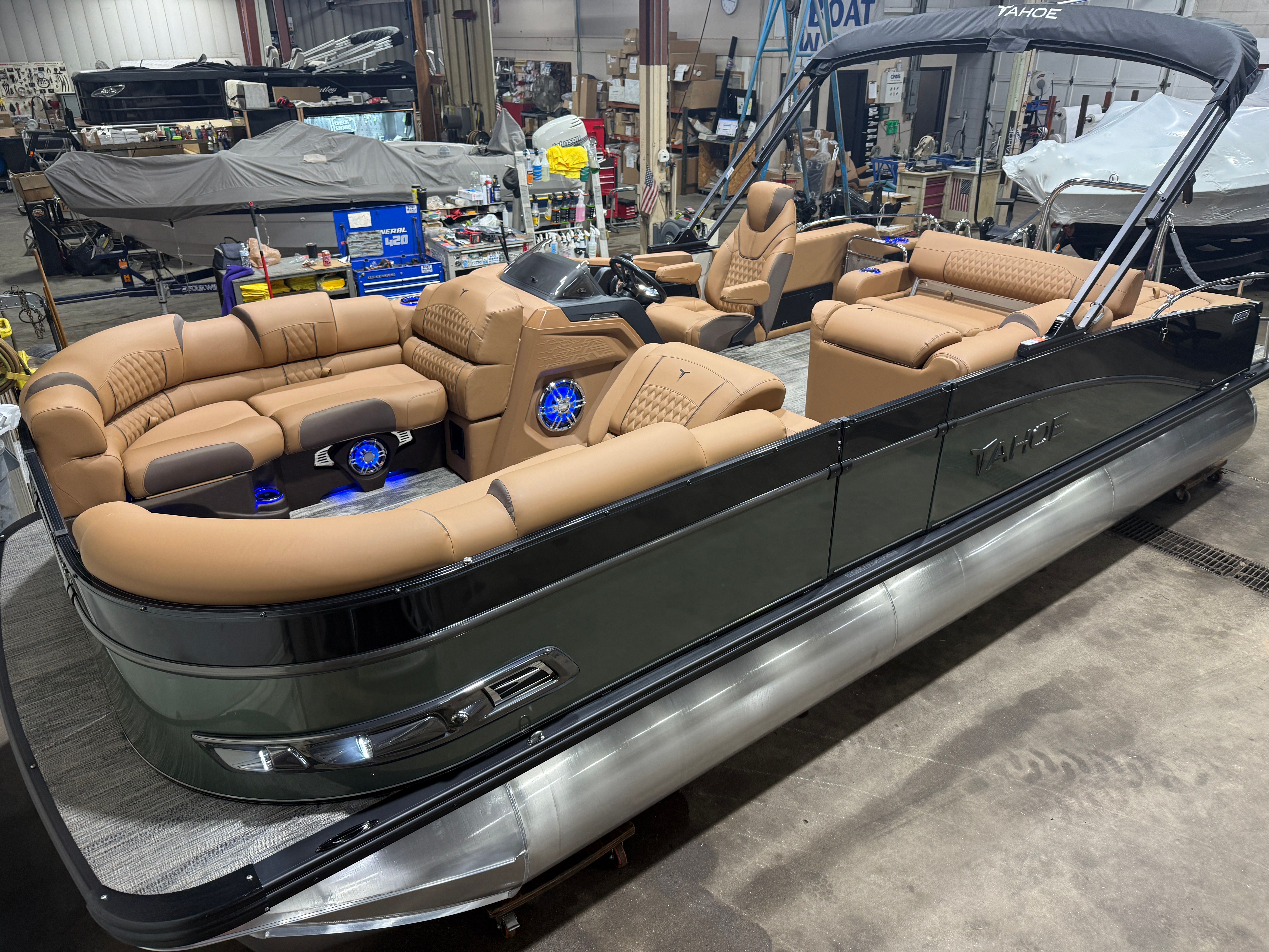 2026 Tahoe Cascade 200HP VRB 2385 Swingback Tritoon $80995
